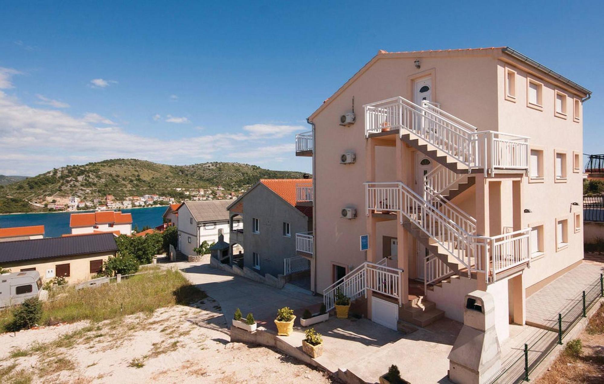 S&G Leko Apartmani Rogoznica Bagian luar foto